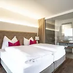 Weiss Hotel 4*